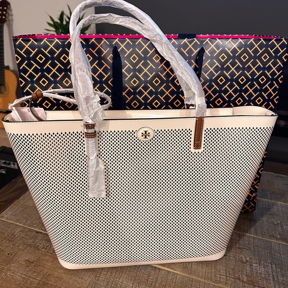 Brand new with tags Authentic Tory Burch Emerson Tote light cream - Picture 2 of 14